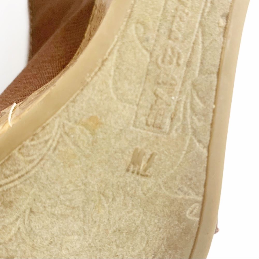 AEO Ruffle Peep Toe Wedge size 7W - Picture 11 of 12